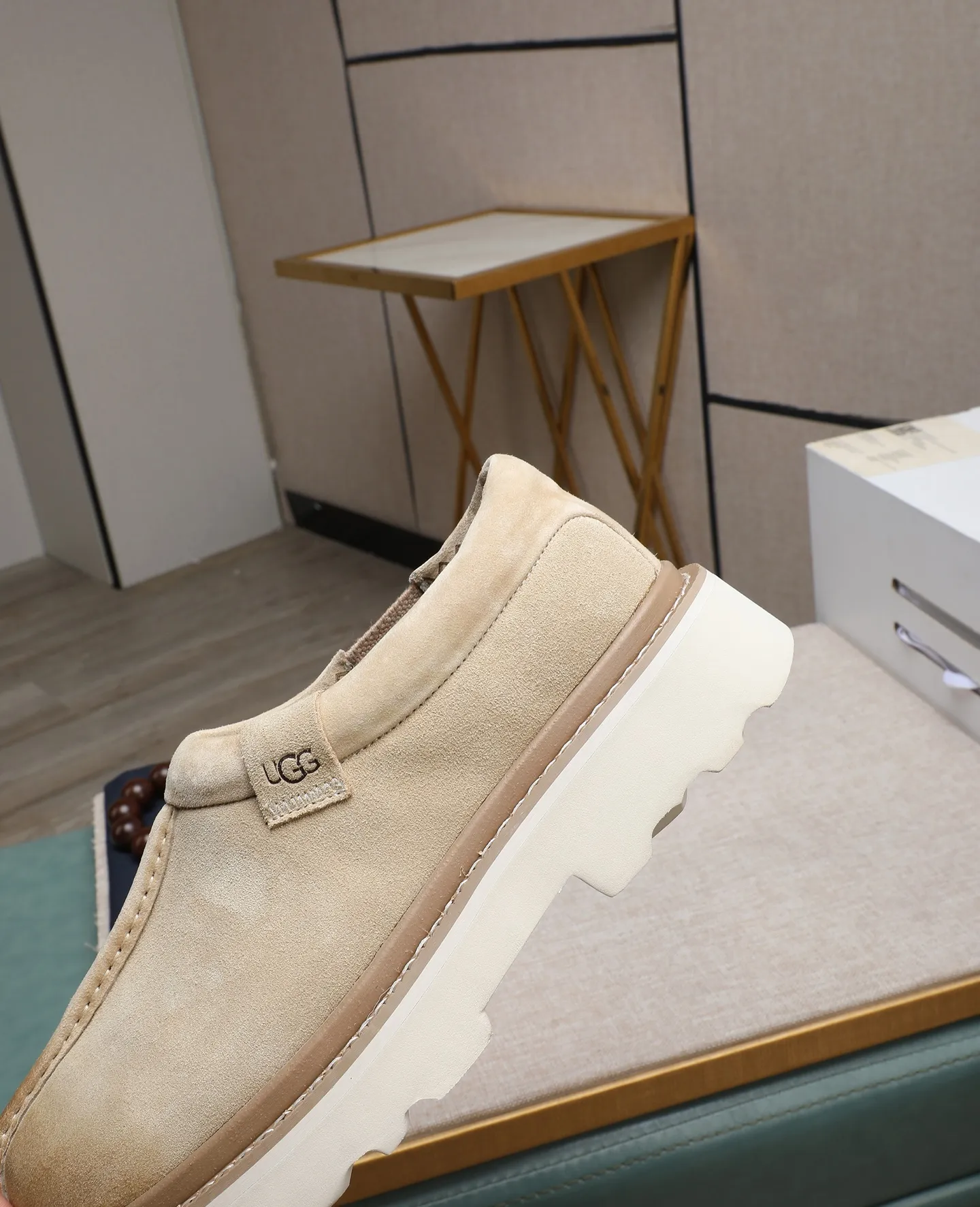 Men's men's shoes 💰580 (full genuine wool lining, 10% off for fake ones) Please note the quality of the original order and compare the thickness of the wool 🏮🏮 Popular UGG from Australia's warm luxury brand men's shoes, the official website is synchronized, Beckham men's style..., made of imported top-layer waxed cowhide, waxed toe cap, Australian real wool velvet lining Carefully sewn...Imported rubber Martin boots outsole (comfortable, soft, wear-resistant) The quality is really great...Exquisite workmanship, you won't be able to put it down at first sight, size 39-44 (customized in 45)
